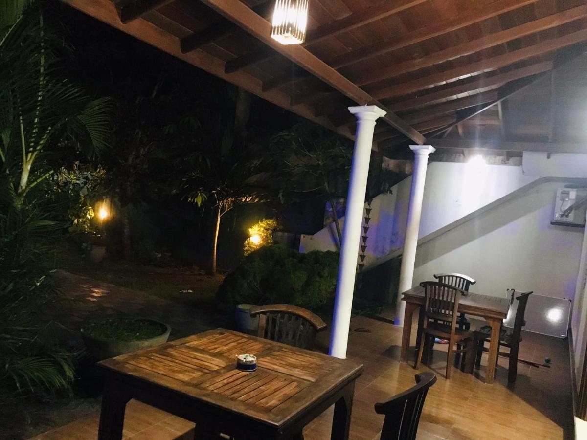 Akash Villa Talaramba Kültér fotó