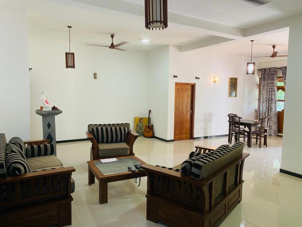 Akash Villa Talaramba Kültér fotó
